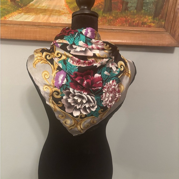 Oscar de la Renta Vintage Floral Silk Scarf 29x29 Inches - Picture 4 of 6